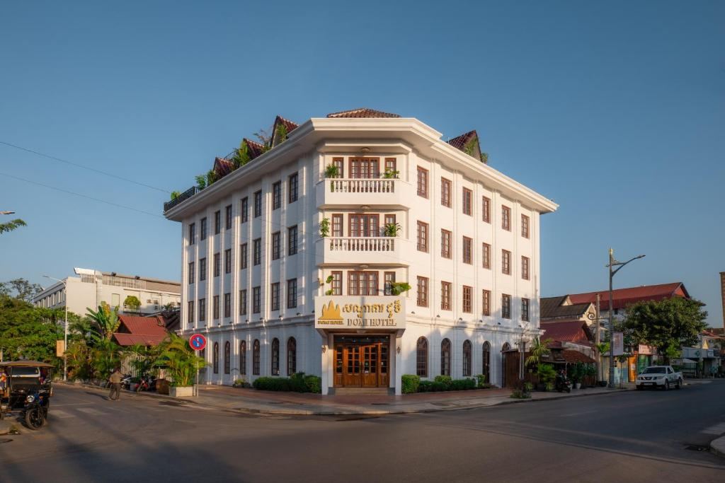 Domi Hotel exterior